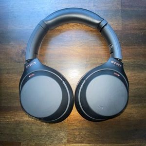 Sony WH-1000XM4 like new